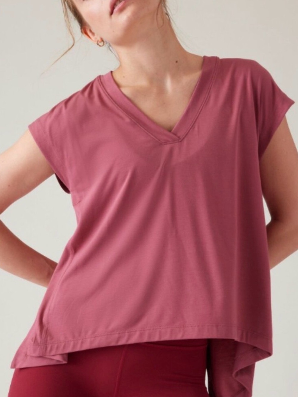 Athleta Explore Tee Split Back V-Neck Berry Rose Pink Size S